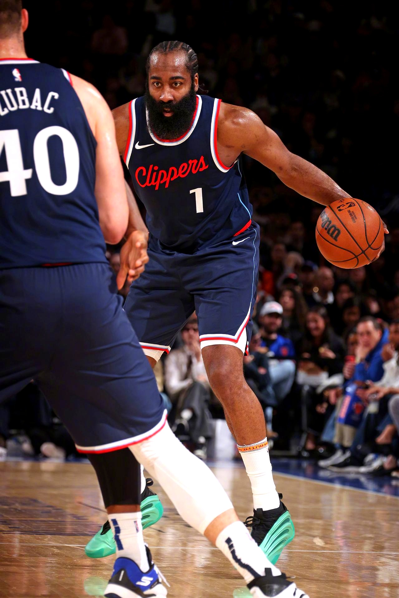 爱游戏哈登在曼联比赛中持续失利，战术调整引发热议！(哈登在火箭最好战绩)