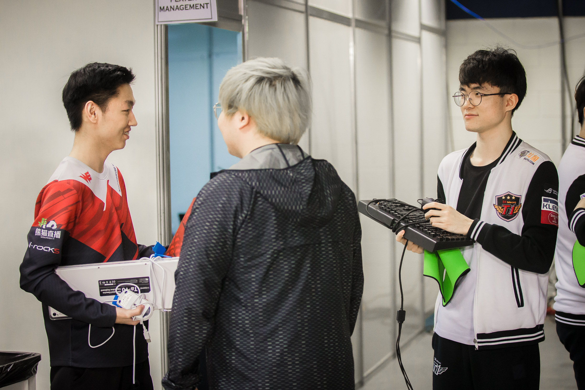 爱游戏莎拉波娃焦点对战，Faker与40激战利物浦分钟，刷新纪录胜负难料！比赛高潮迭起的简单介绍