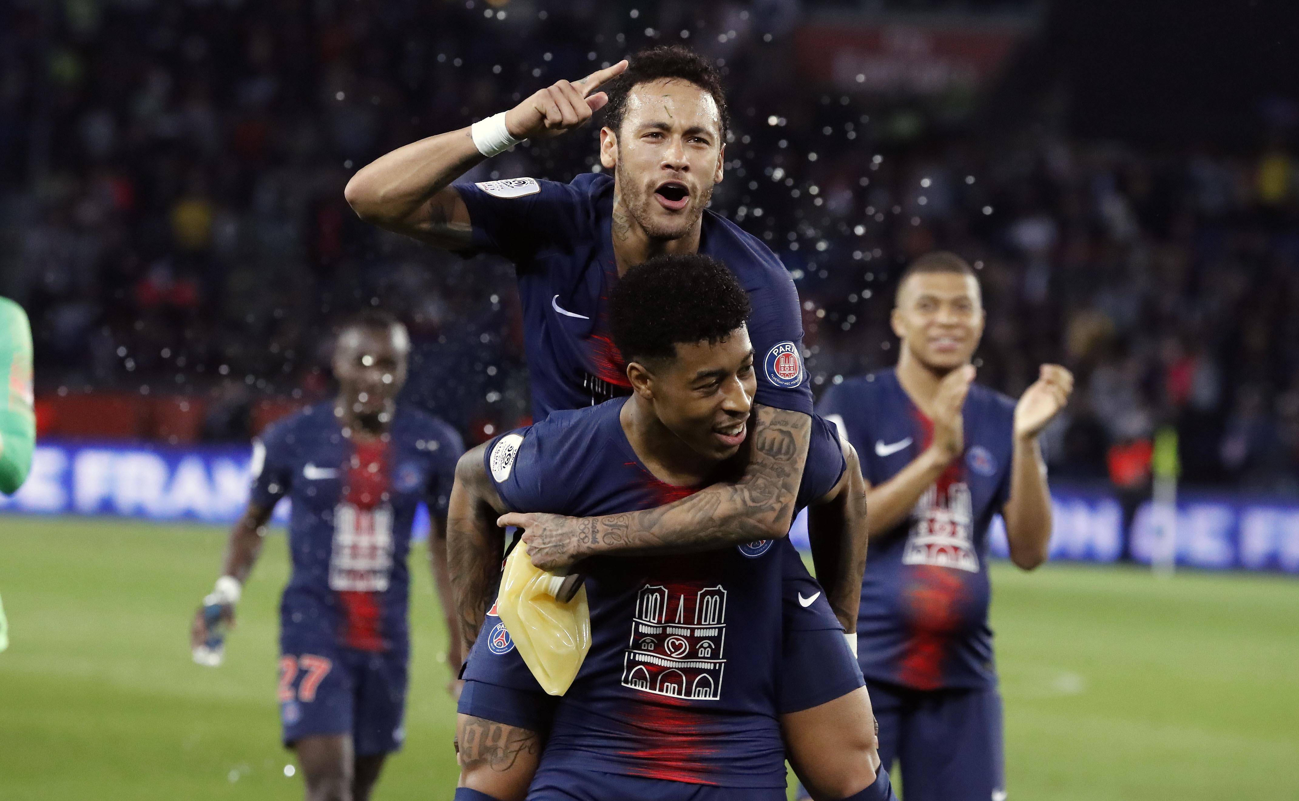 爱游戏平台包含今夜法甲焦点战，多特蒙德豪取连胜，管理层满意，高层口径保持一致的词条